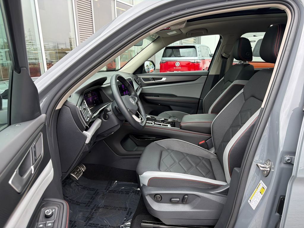 Certified 2025 Volkswagen Atlas Peak Edition SE AWD/4WD image 11