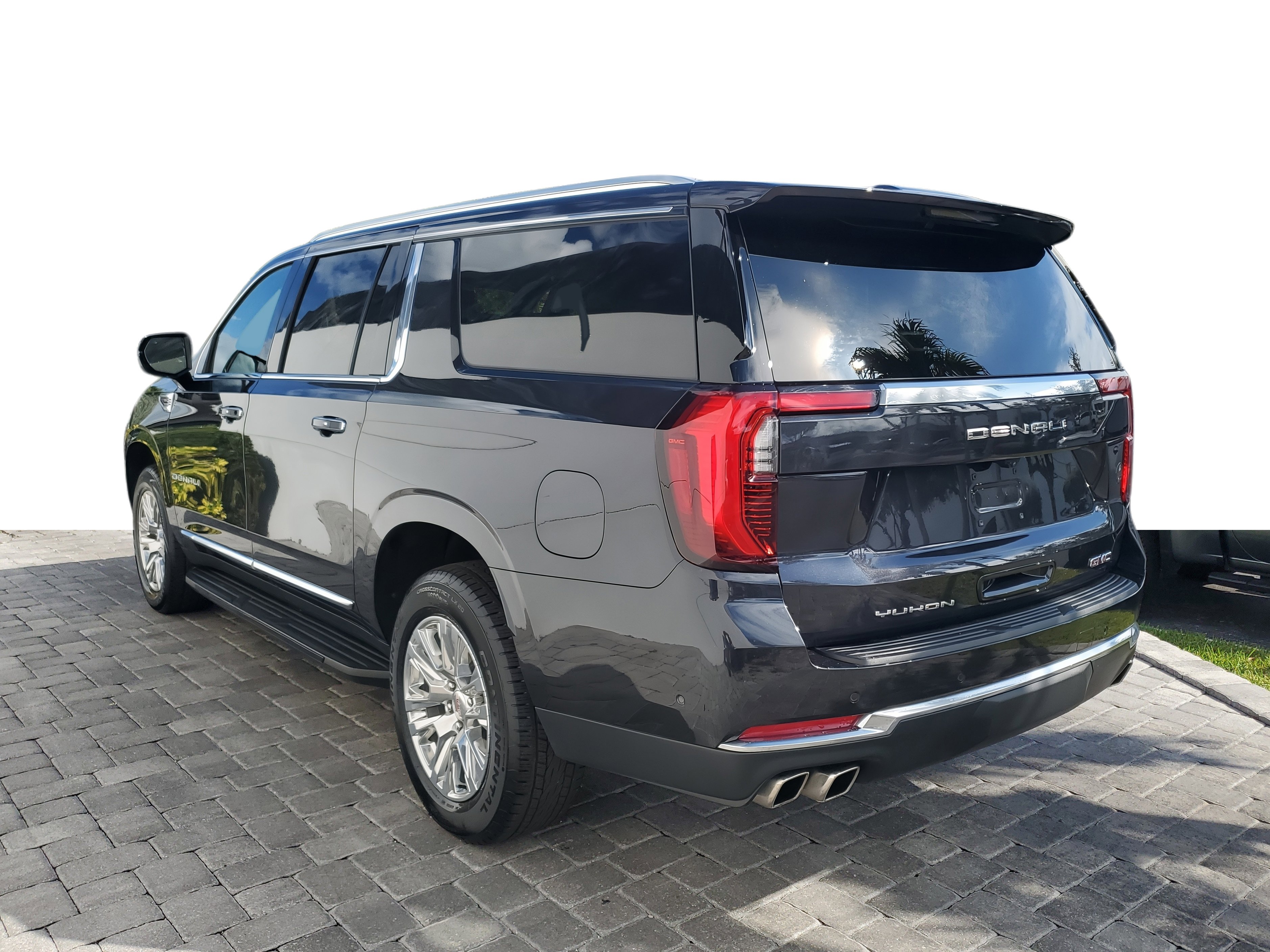 Used 2025 GMC Yukon XL Denali image 4