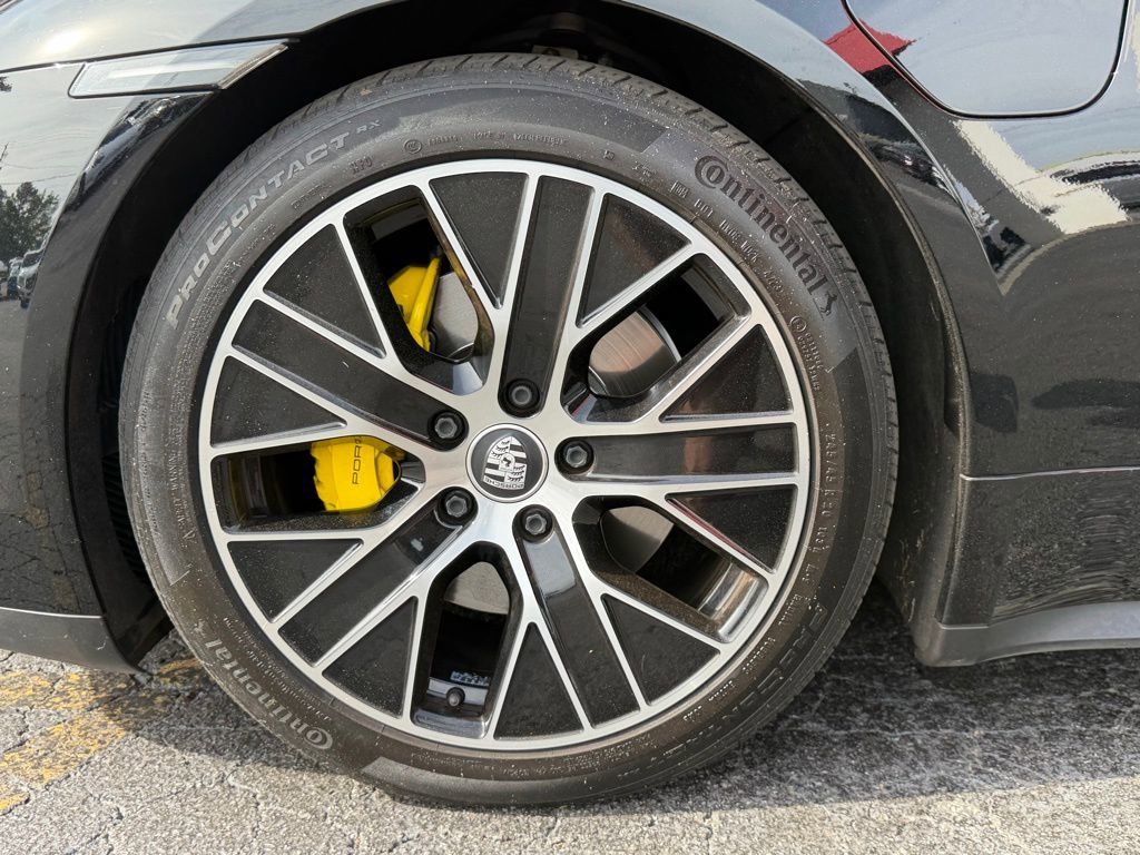 Used 2022 Porsche Taycan image 5