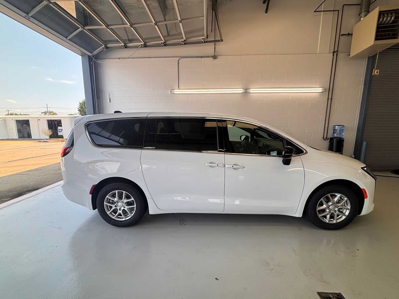 New 2027 Chrysler Pacifica Select FWD image 7
