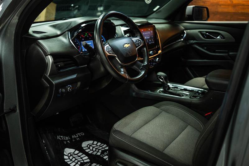 Used 2023 Chevrolet Traverse LT image 9