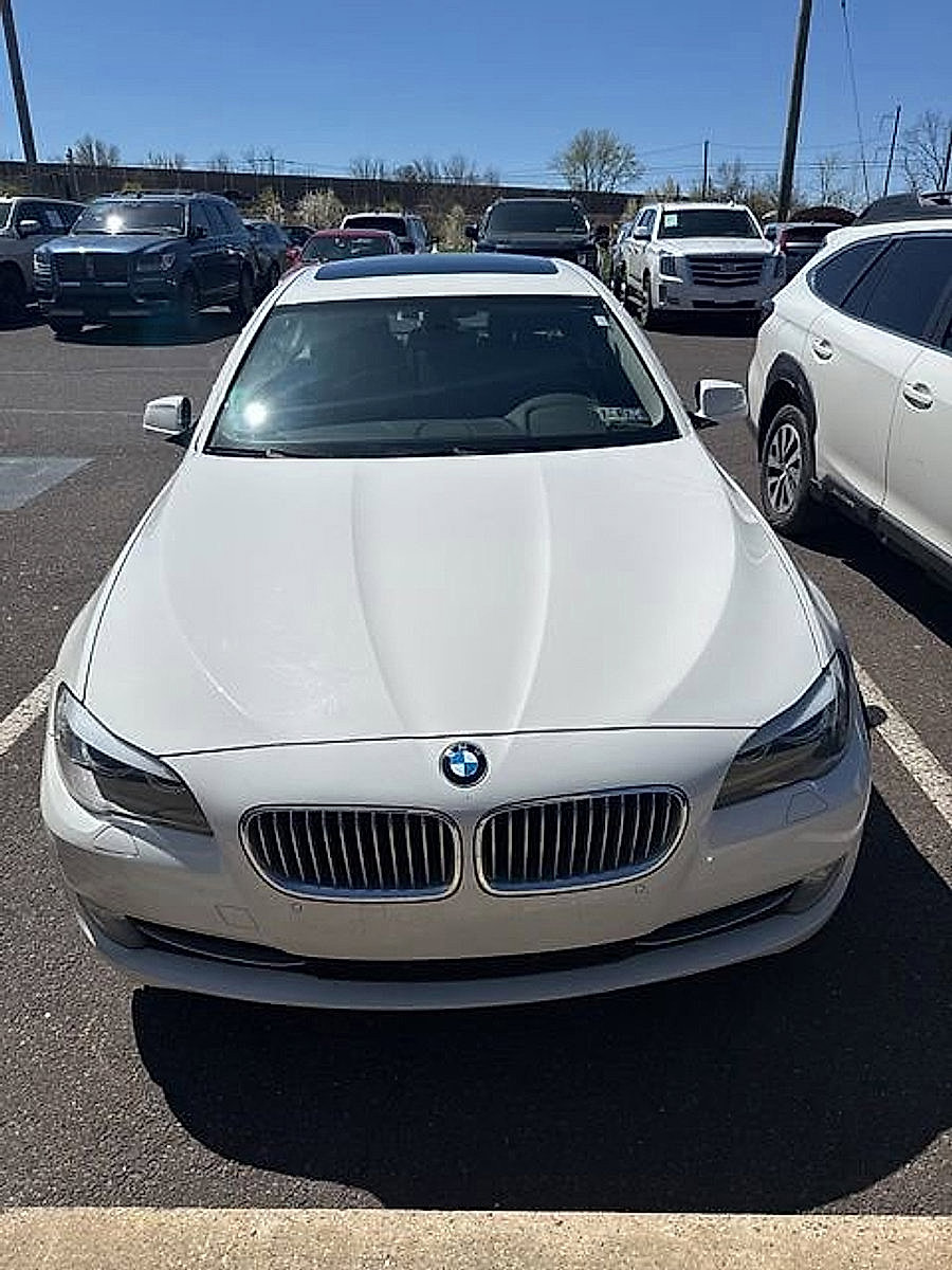 Used 2011 BMW 550i xDrive Sedan AWD/4WD image 1