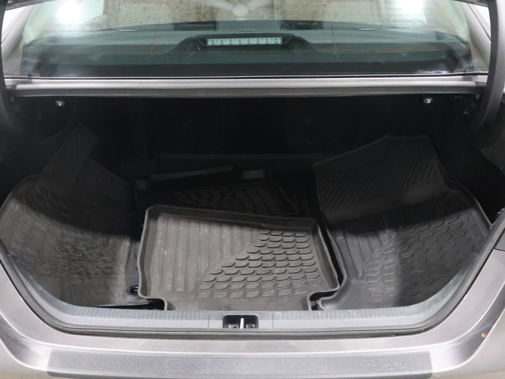 Used 2023 Toyota Camry SE image 4