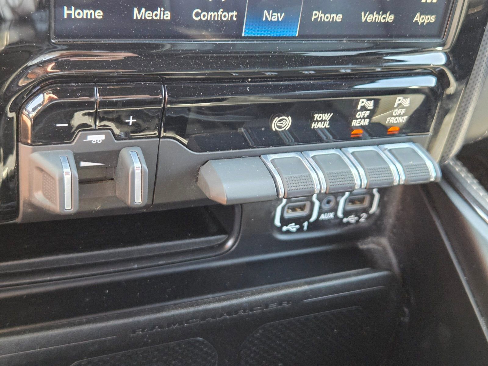 Used 2022 RAM 3500 Limited w/ Protection Group AWD/4WD image 22
