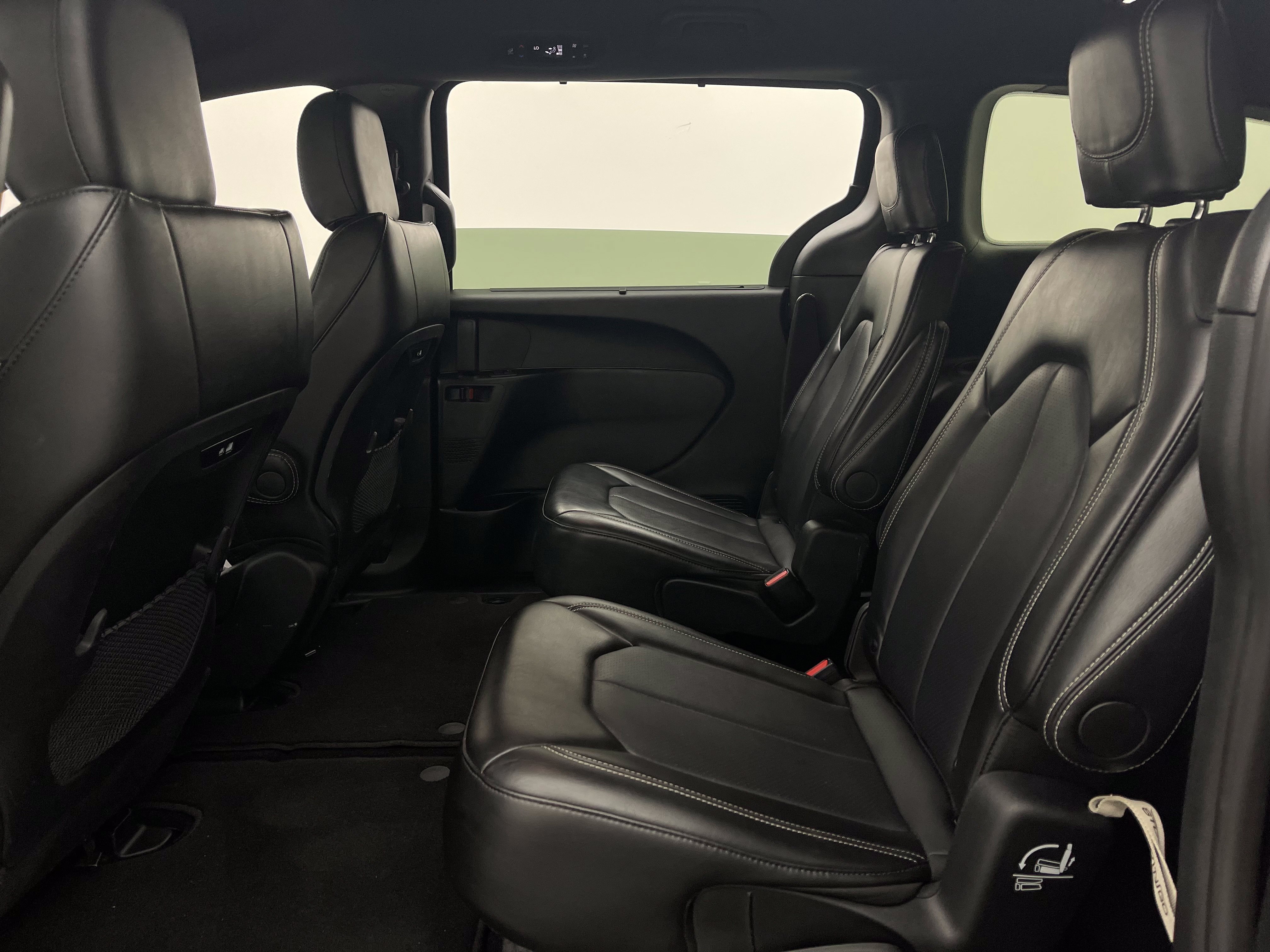 Used 2025 Chrysler Pacifica Select FWD image 40