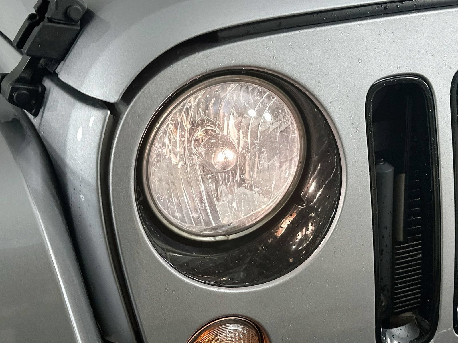 Used 2018 Jeep Wrangler Unlimited Sahara AWD/4WD image 9