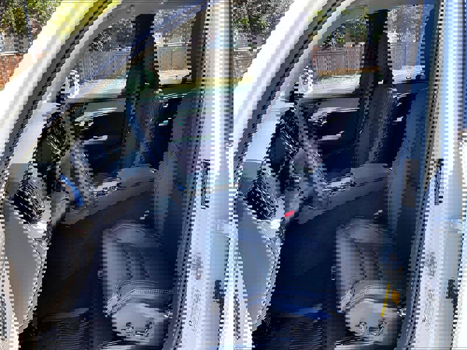 Used 2025 Volvo XC90 T8 Ultra w/ Protection Package Premier image 27