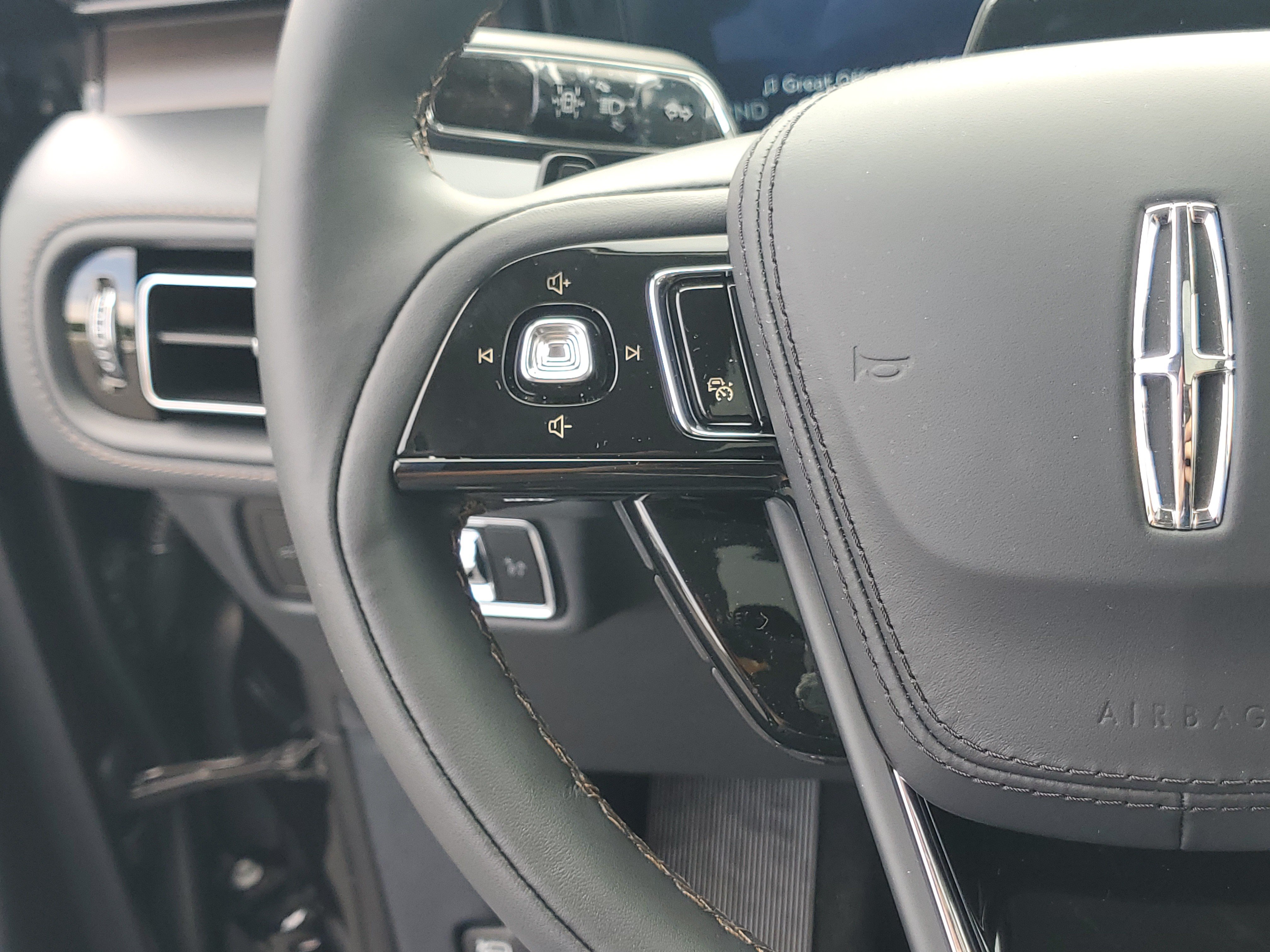 New 2026 Lincoln Aviator Reserve w/ Jet Appearance Package AWD/4WD image 16