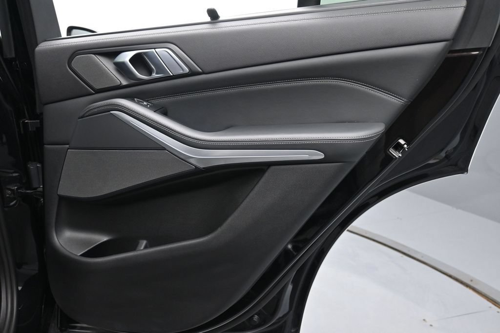 Used 2022 BMW X5 M50i w/ Executive Package AWD/4WD image 25