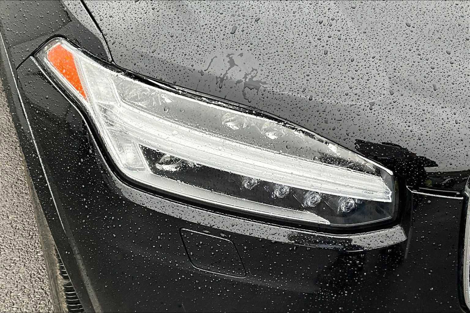 Used 2022 Volvo XC90 T6 Momentum w/ Climate Package image 31