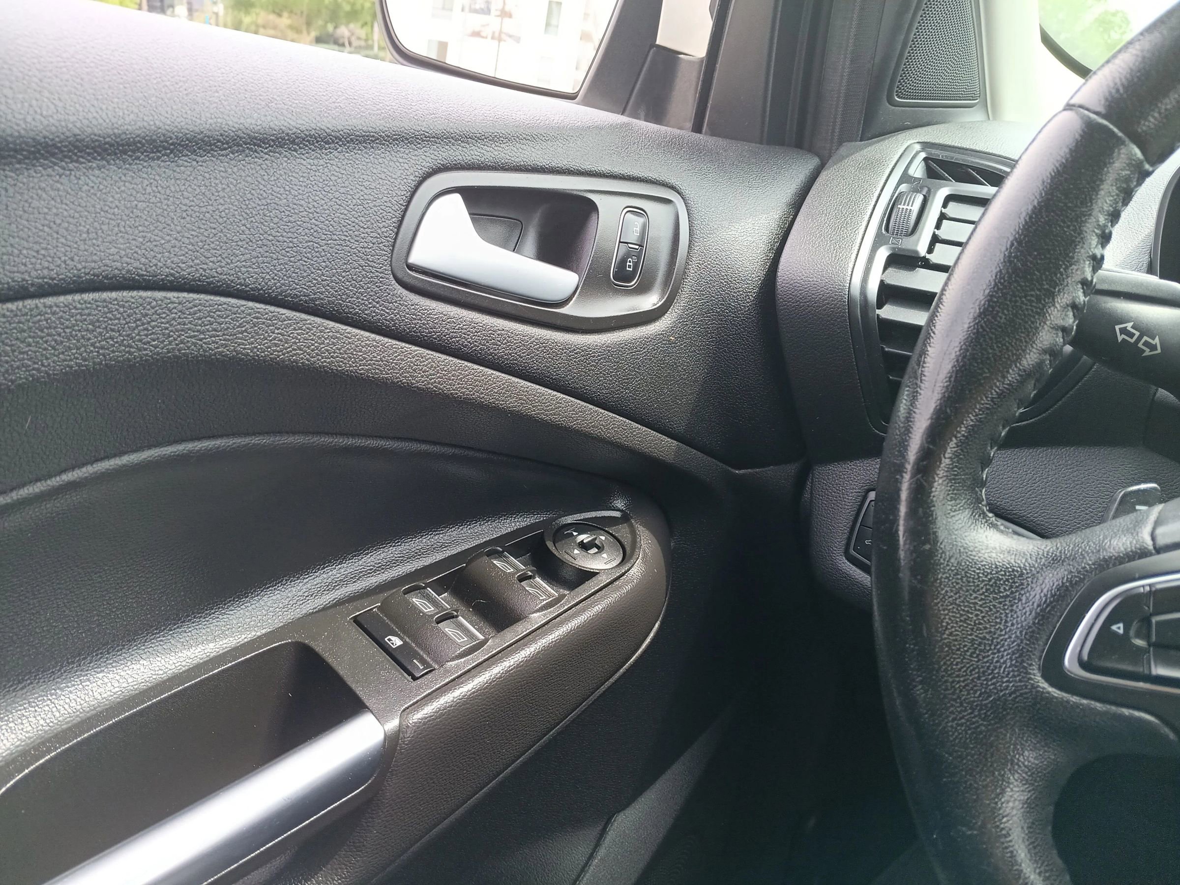 Used 2017 Ford Escape SE w/ SE Leather Comfort Package image 27