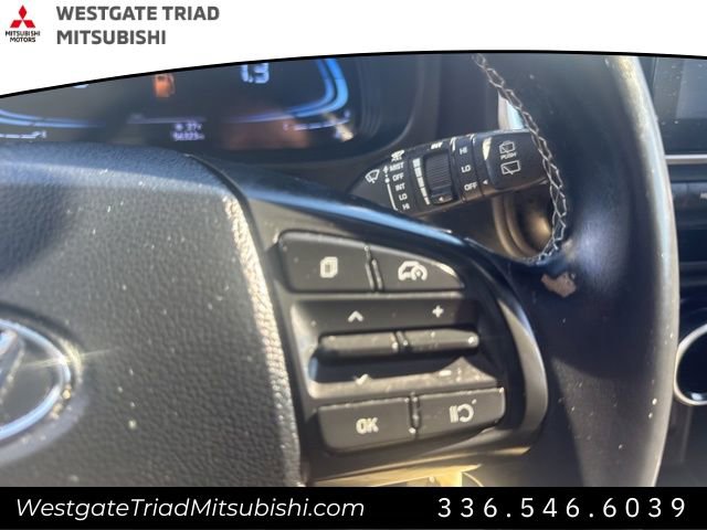 Used 2023 Hyundai Venue SEL FWD image 15