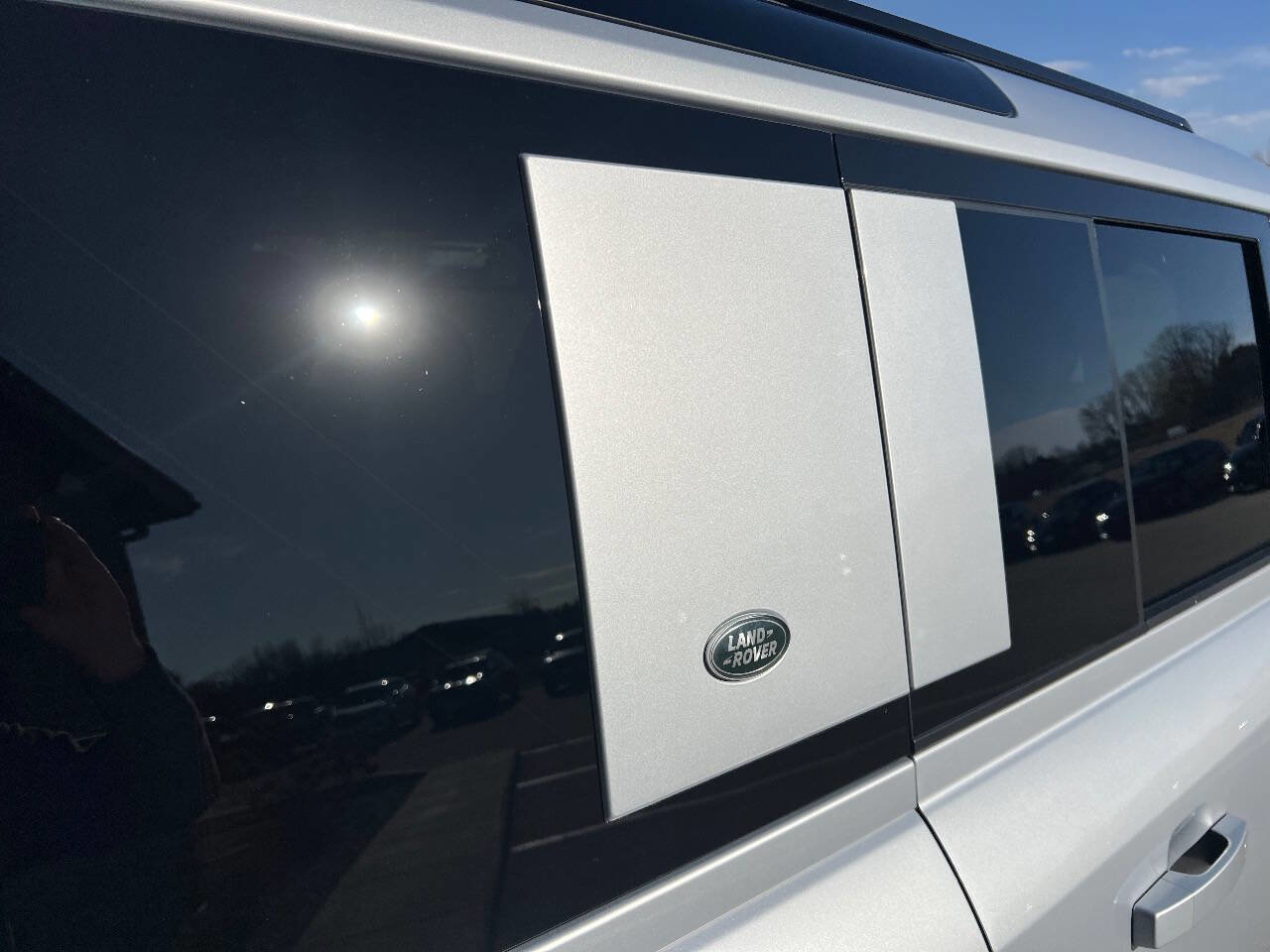 Used 2023 Land Rover Defender 110 SE image 31