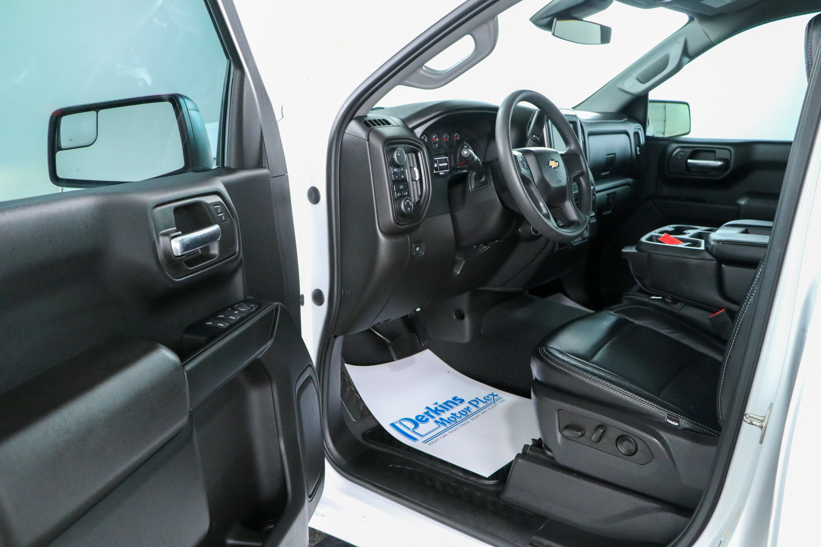 Used 2023 Chevrolet Silverado 1500 Custom AWD/4WD image 3
