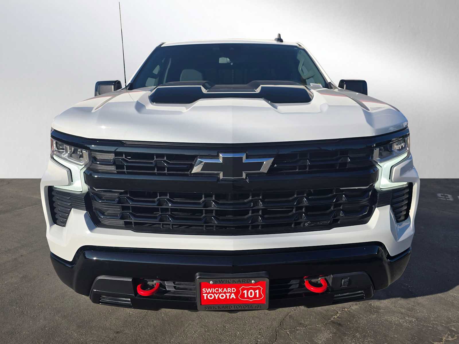 Used 2024 Chevrolet Silverado 1500 LT Trail Boss w/ Convenience Package II image 8
