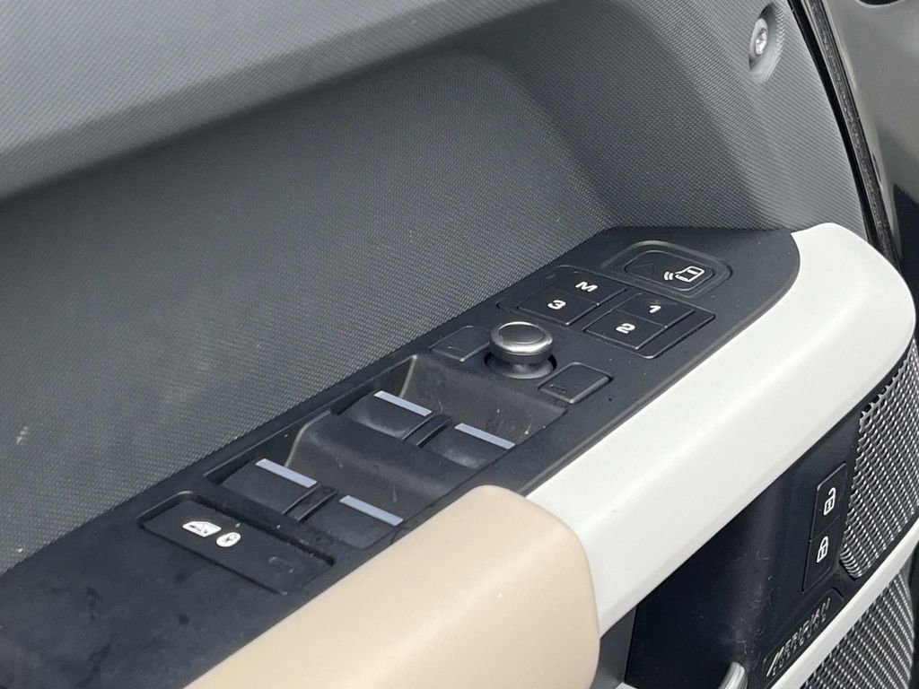 Used 2021 Land Rover Defender 110 X-Dynamic HSE image 25