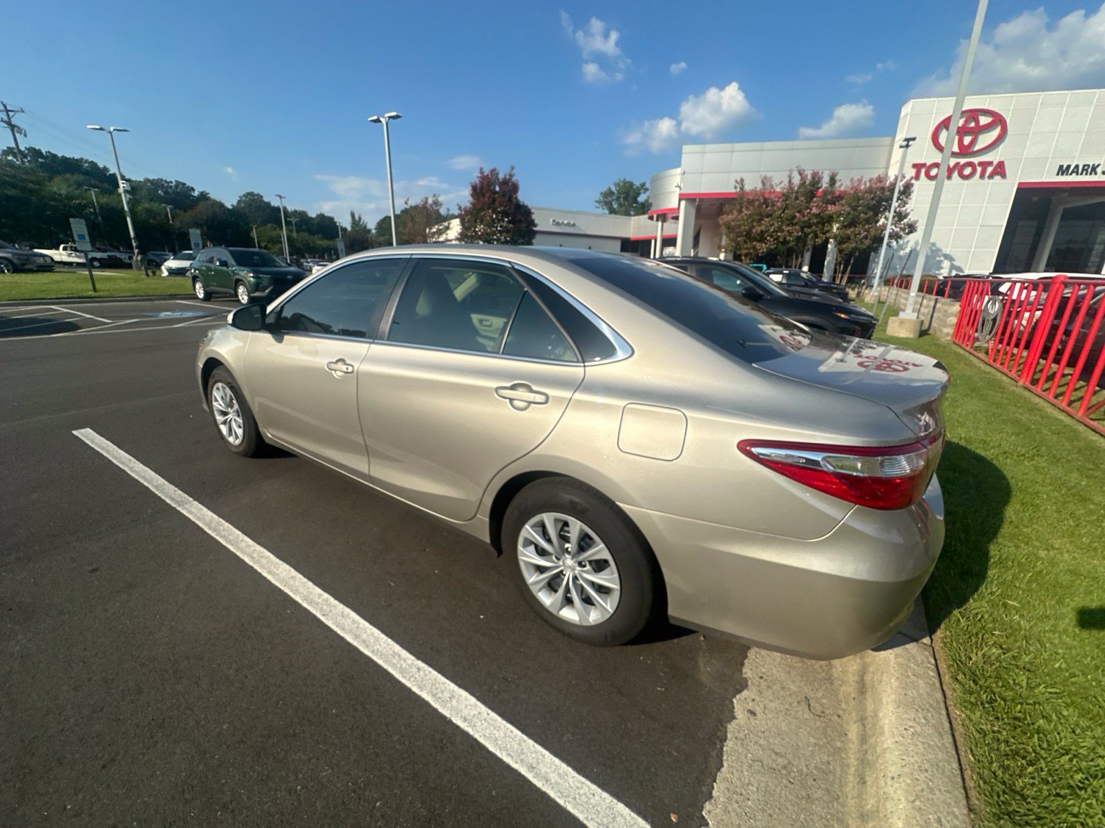 Used 2017 Toyota Camry LE FWD image 18