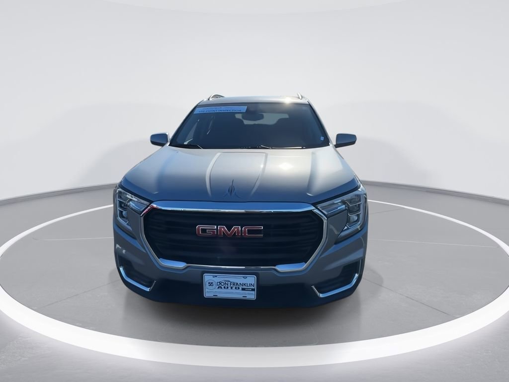 Used 2023 GMC Terrain SLE w/ Driver Convenience Package image 3
