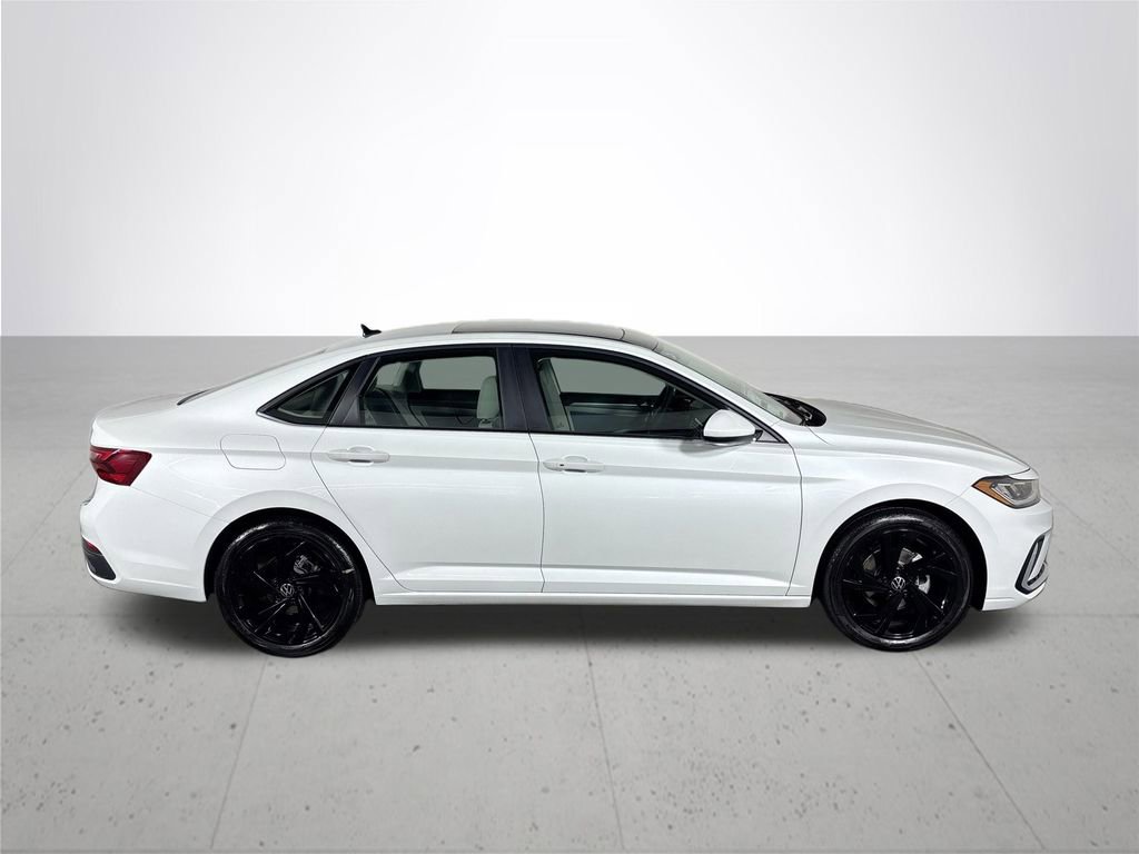 New 2025 Volkswagen Jetta SE image 5