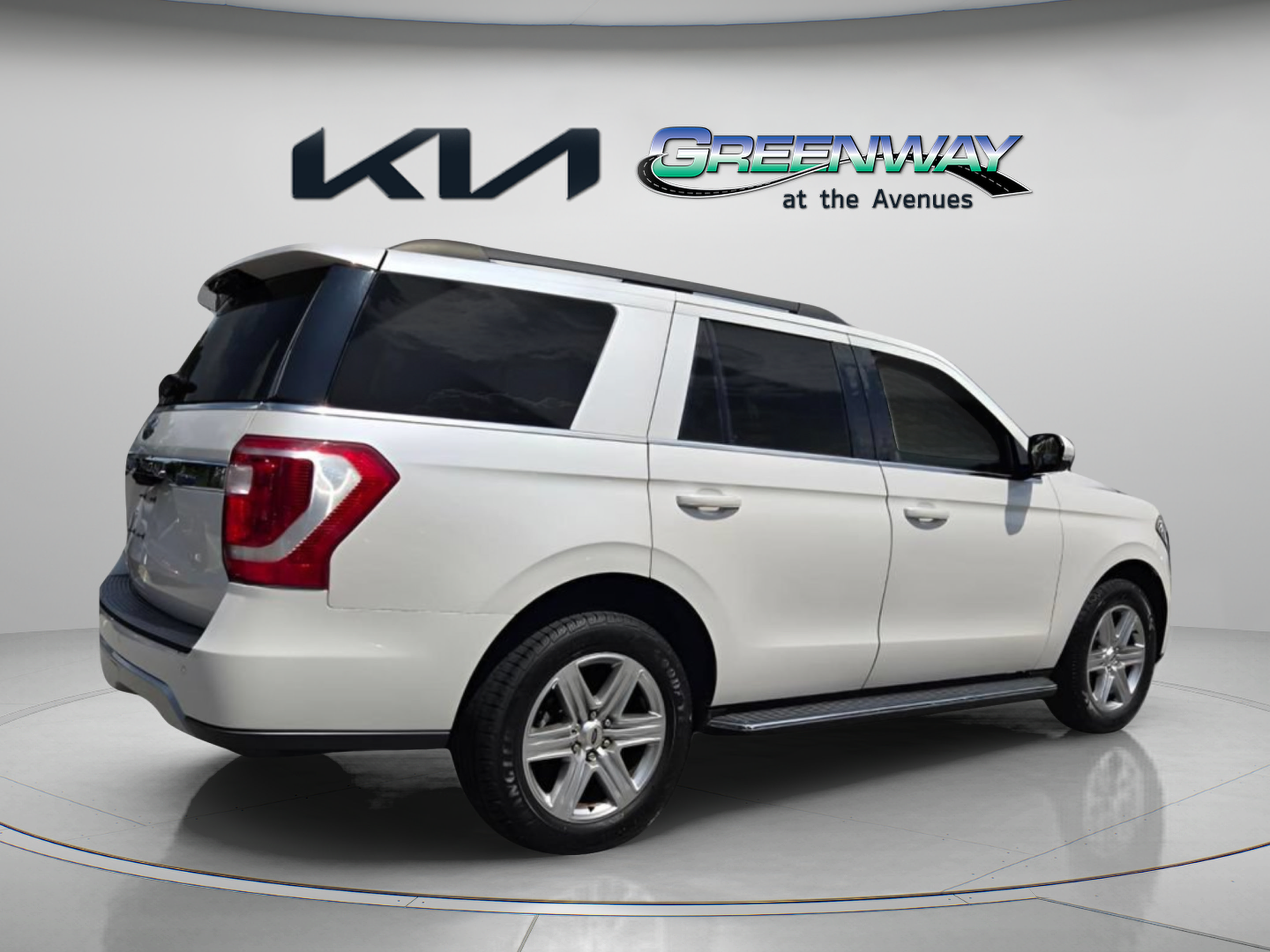 Used 2019 Ford Expedition XLT w/ Equipment Group 202A RWD image 7