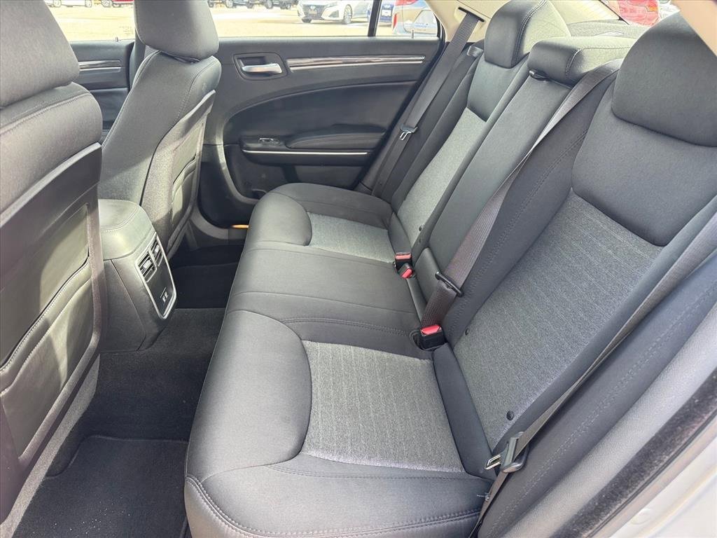 Used 2019 Chrysler 300 Touring w/ Sport Appearance Package image 9