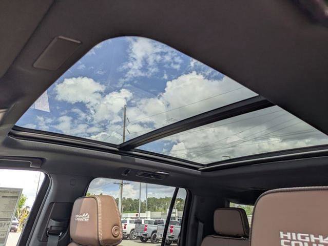 New 2026 Chevrolet Suburban High Country image 24