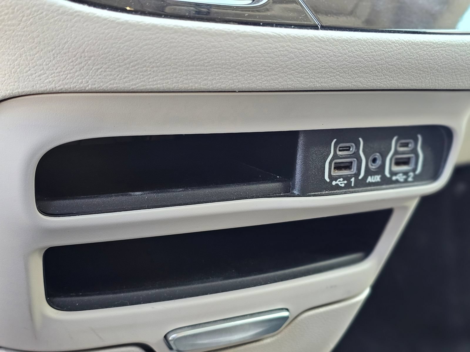 Used 2024 Chrysler Pacifica Touring-L FWD image 20