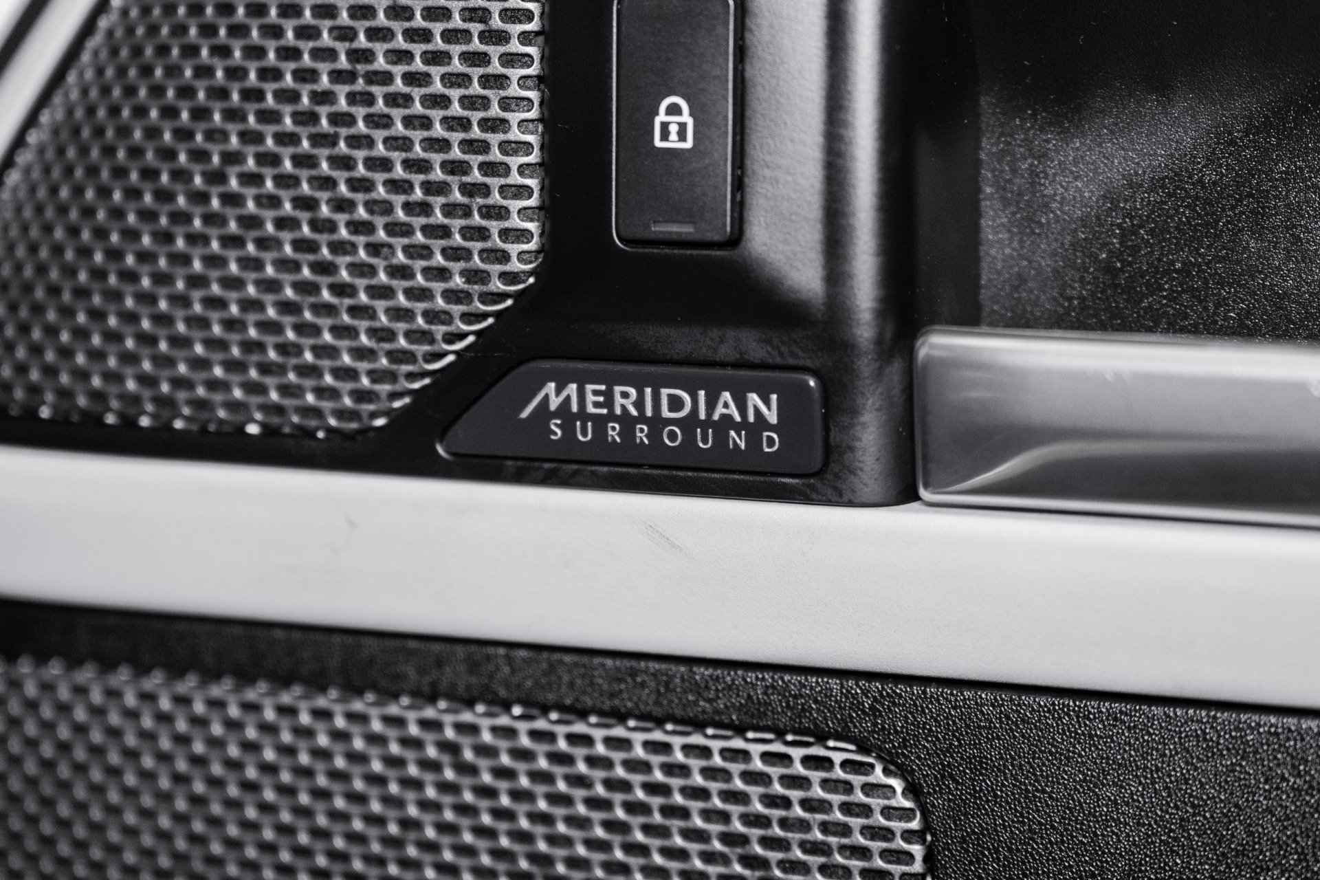 Used 2022 Land Rover Defender 110 X-Dynamic SE image 55