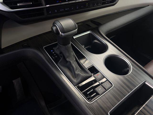 Certified 2024 Toyota Sienna Platinum FWD image 18