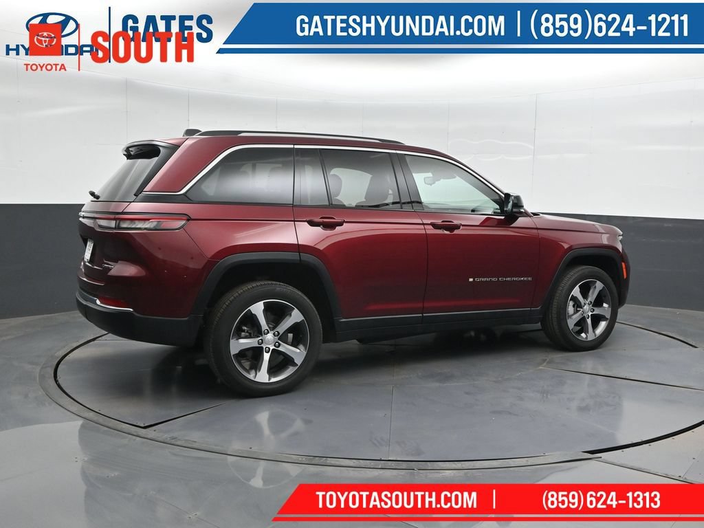 Used 2023 Jeep Grand Cherokee Limited AWD/4WD image 2