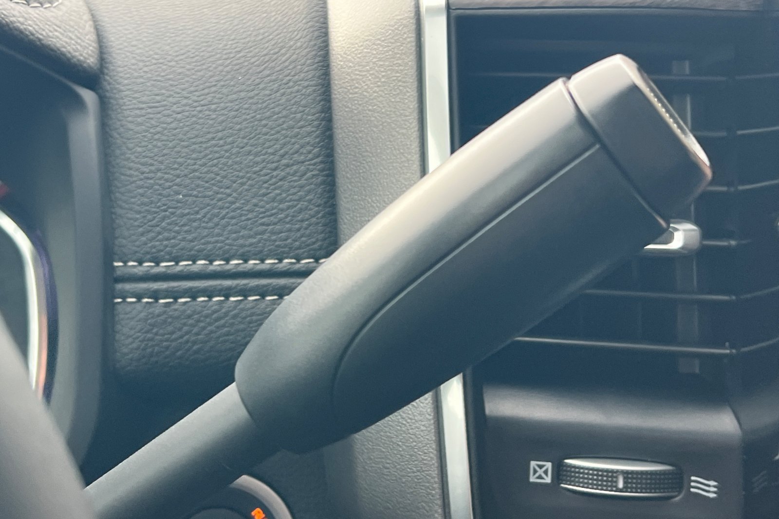 New 2026 RAM 3500 Laramie AWD/4WD image 22