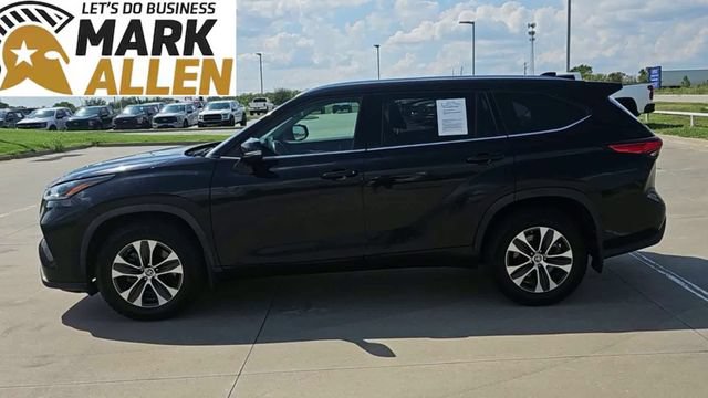 Used 2021 Toyota Highlander XLE AWD/4WD image 5