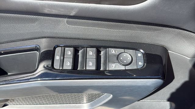 Used 2023 Nissan Pathfinder SL image 18