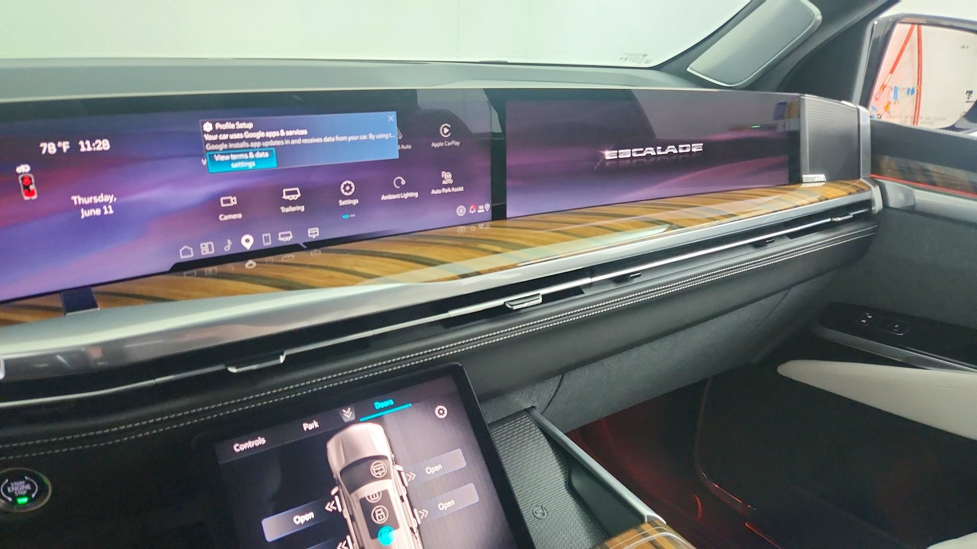 Certified 2025 Cadillac Escalade Sport Platinum w/ LPO, Floor Liner Package AWD/4WD image 20