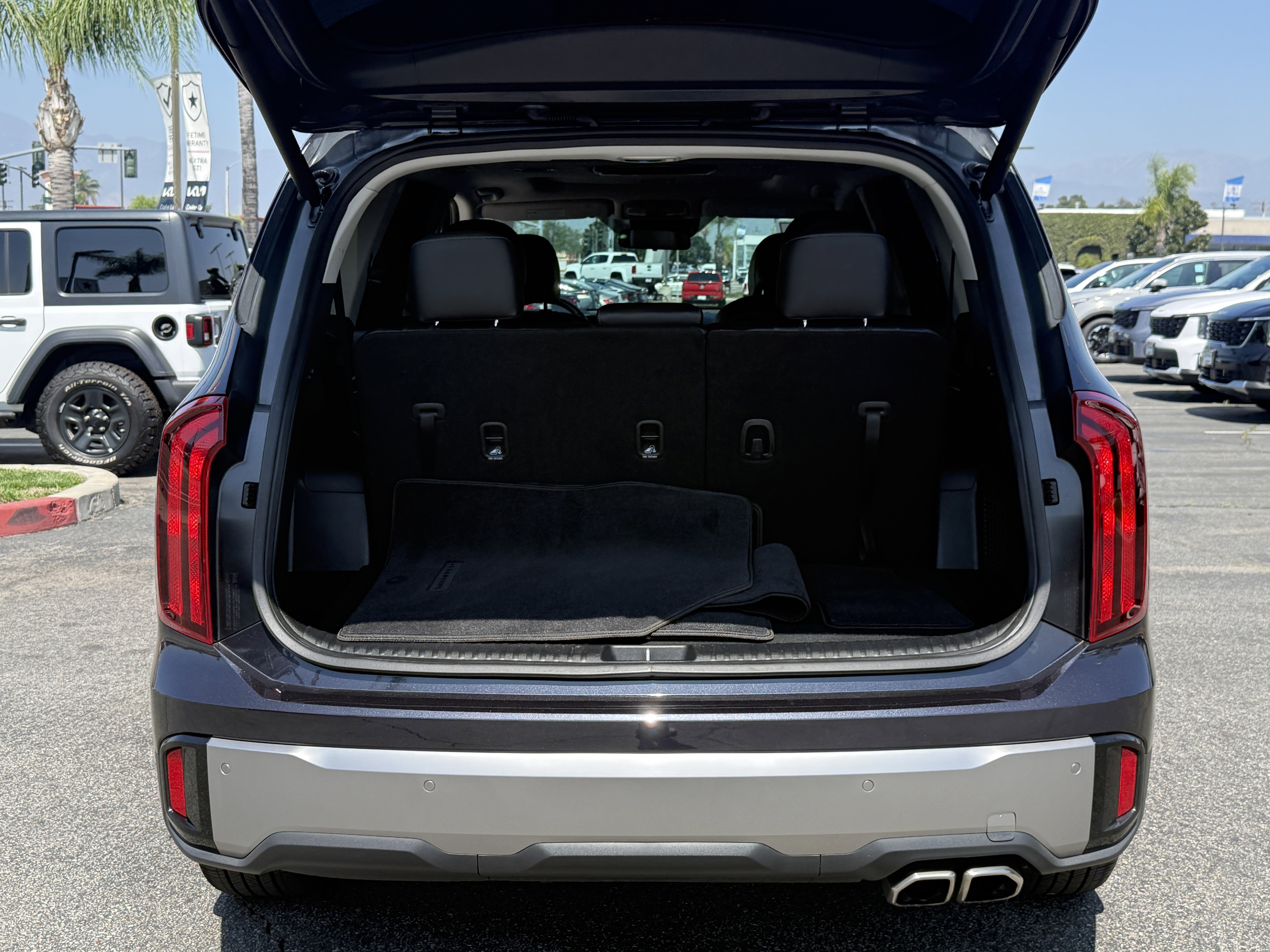 Used 2025 Kia Telluride S image 10