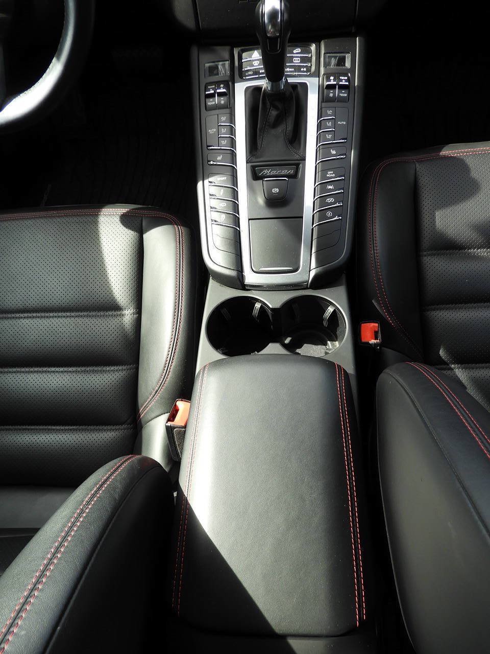 Used 2018 Porsche Macan GTS AWD/4WD image 40