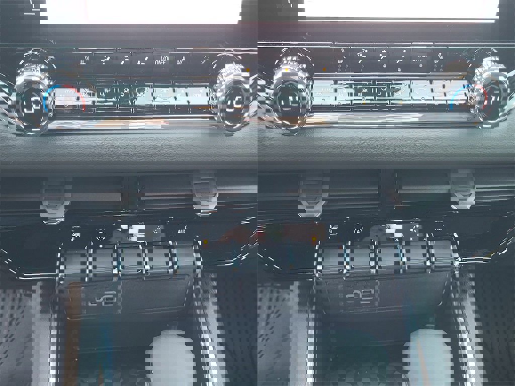 New 2025 GMC Canyon Elevation w/ Convenience Package image 20