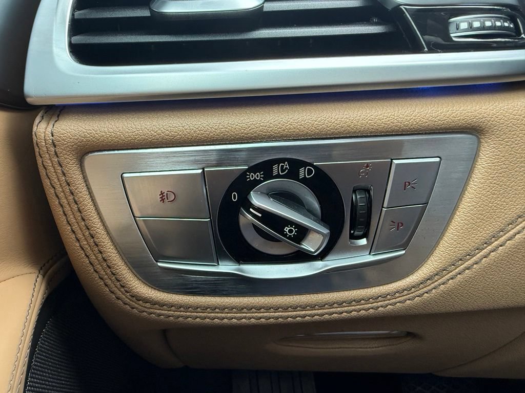 Used 2016 BMW 750i xDrive AWD/4WD image 19