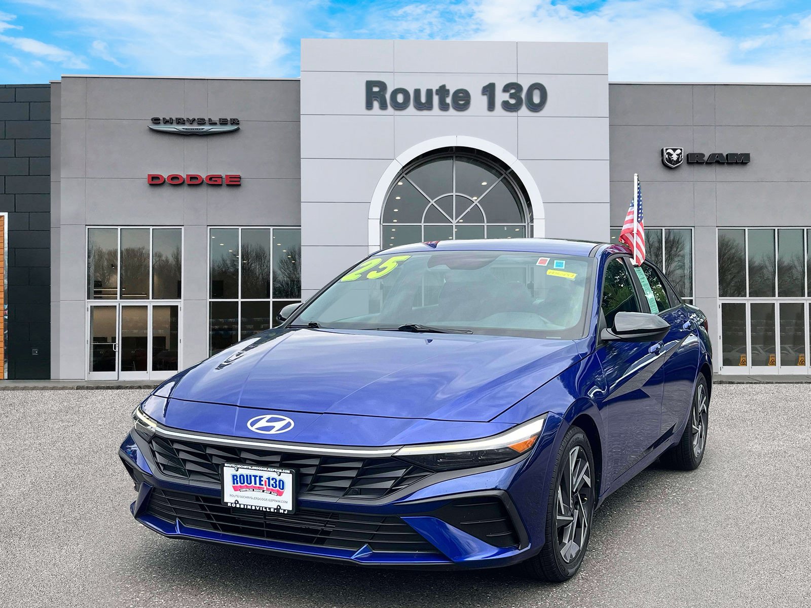 Used 2025 Hyundai Elantra Sport w/ Cargo Package FWD image 2