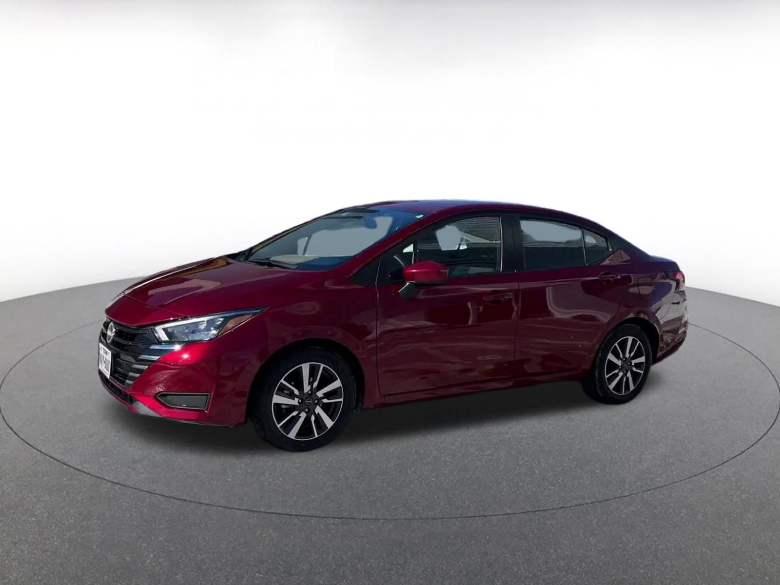 Used 2025 Nissan Versa SV image 7