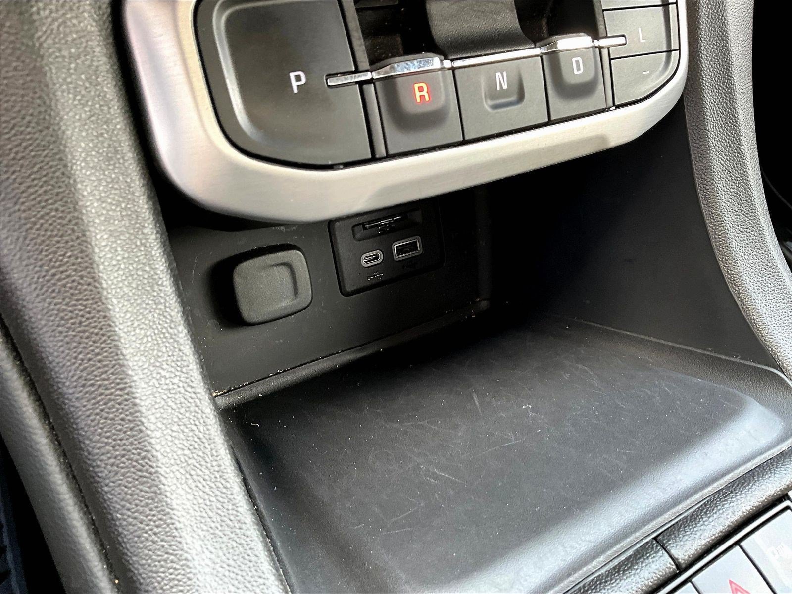 Used 2023 GMC Acadia SLT w/ Elevation Edition FWD image 16