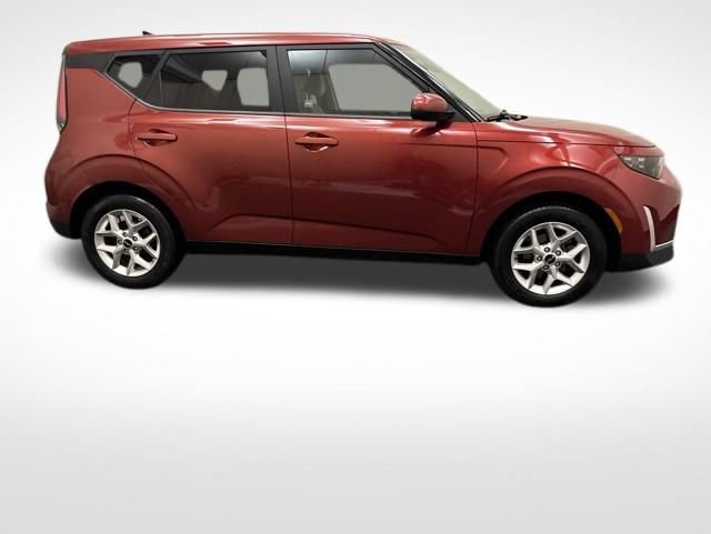 Certified 2023 Kia Soul LX w/ LX Technology Package FWD image 7