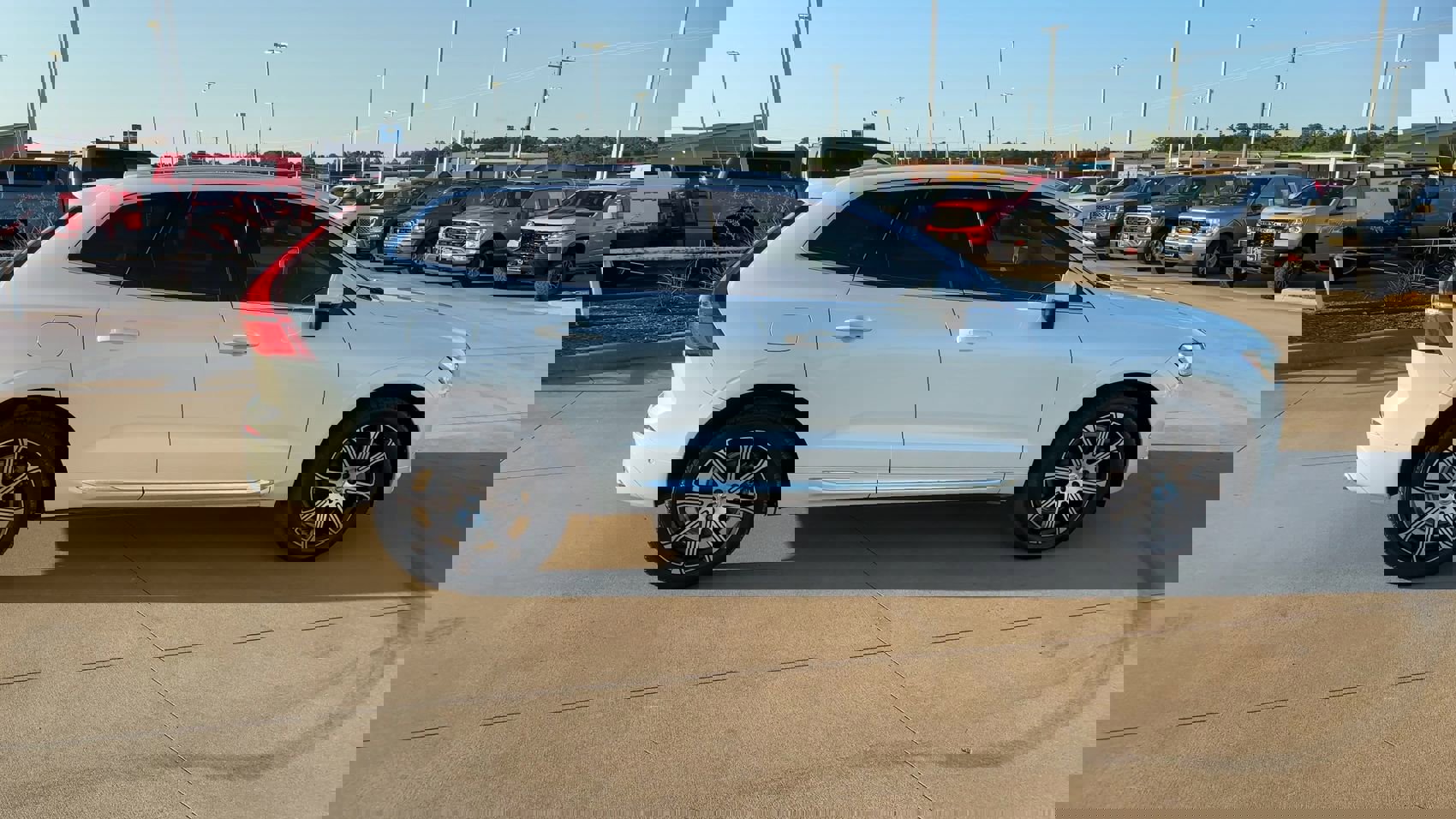 Used 2020 Volvo XC60 T6 Inscription w/ Protection Package Premier image 9