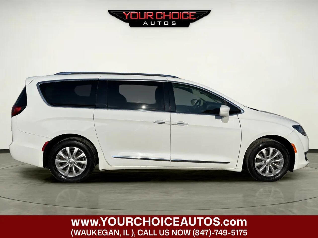 Used 2018 Chrysler Pacifica Touring-L image 6