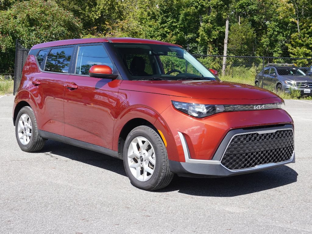 Used 2025 Kia Soul LX w/ LX Technology Package FWD image 48