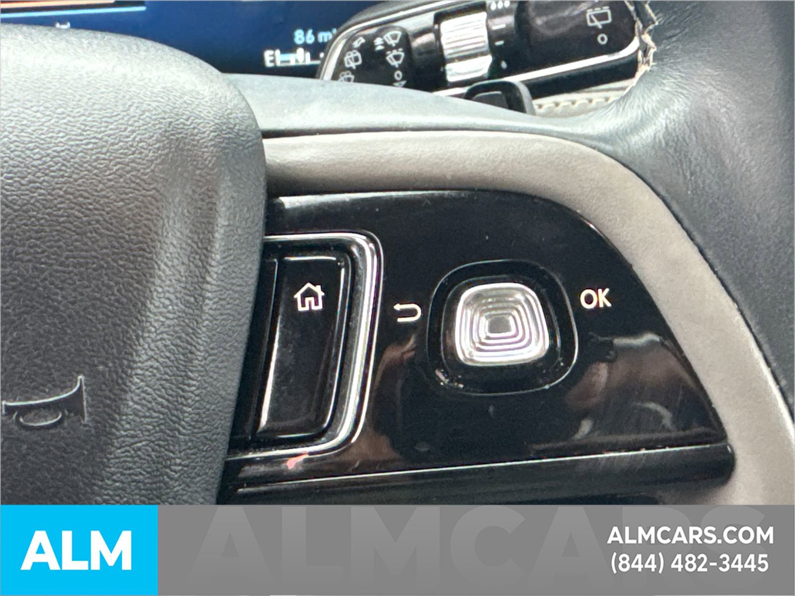 Used 2023 Lincoln Corsair Reserve w/ Rear Removable Package Tray image 31