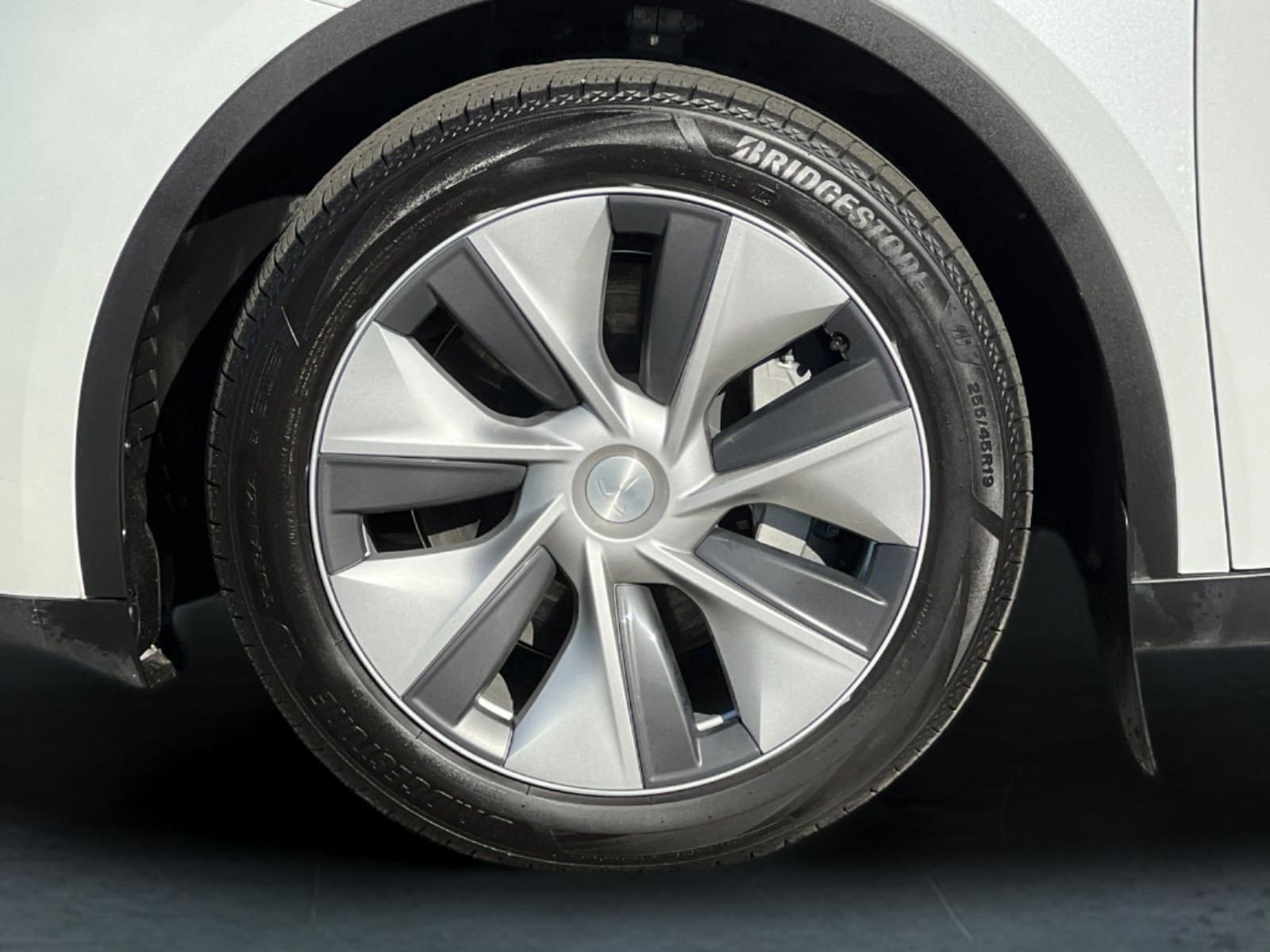 Used 2023 Tesla Model Y Long Range image 24