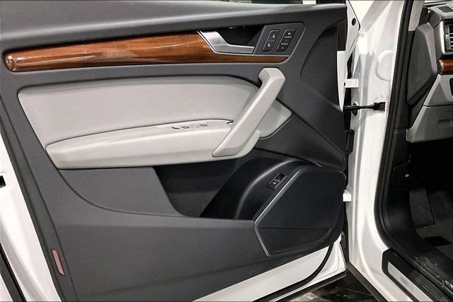 Used 2023 Audi Q5 2.0T Premium w/ Convenience Package image 17