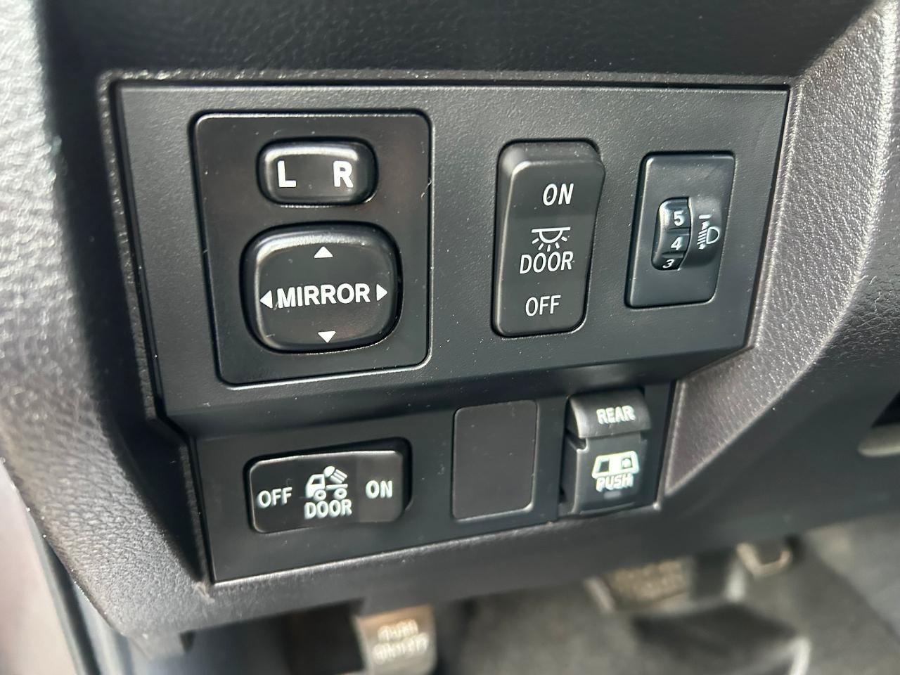 Used 2014 Toyota Tundra Limited w/ Limited Premium Package AWD/4WD image 10