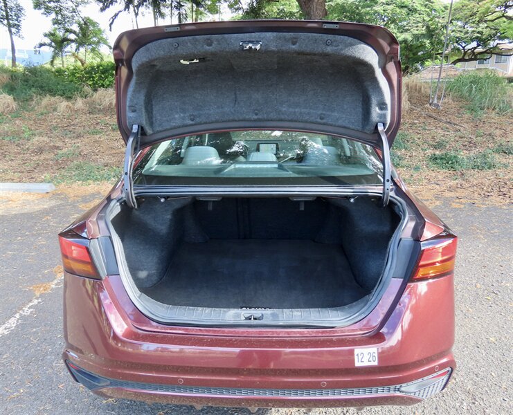 Used 2024 Nissan Altima 2.5 SV FWD image 9